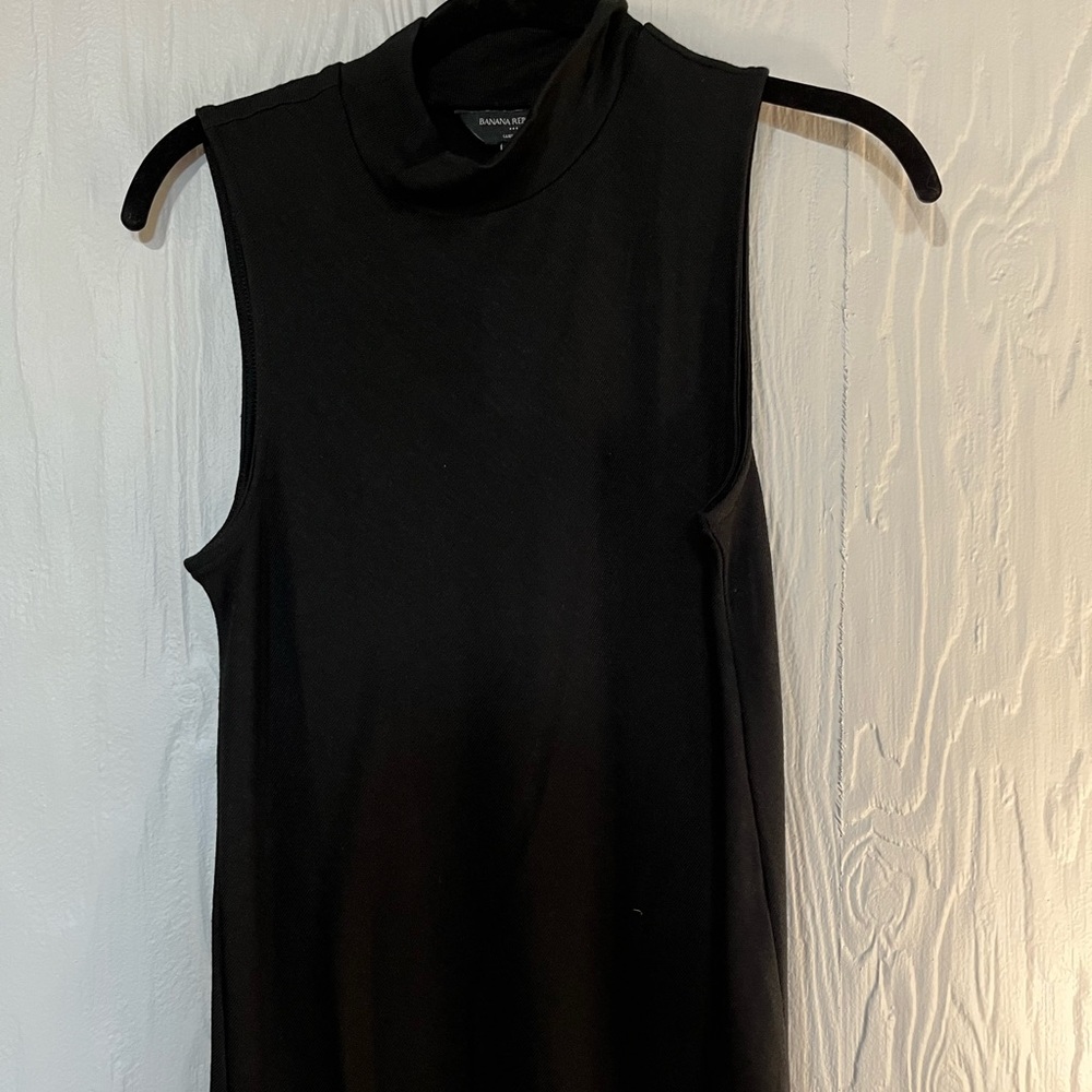 Banana Republic Mock Neck Tank